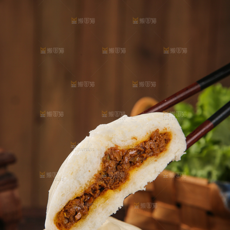 深底上的酱肉包子