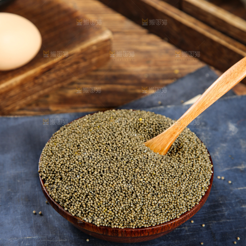 深底上的黑小米