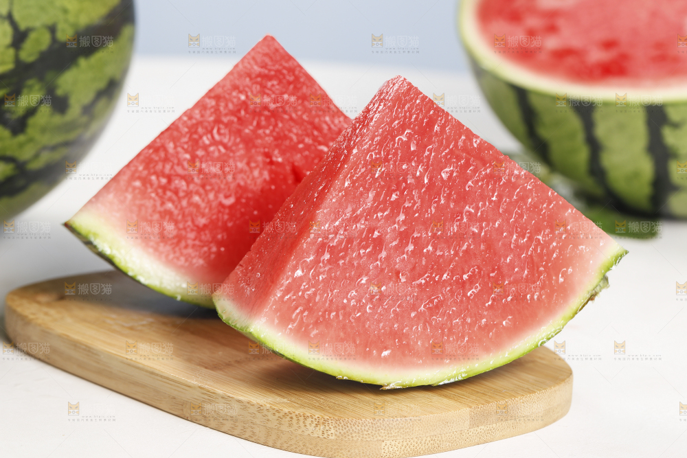 深底上的红瓤西瓜