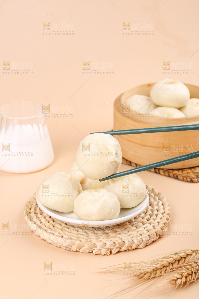 浅底上的发面小笼包