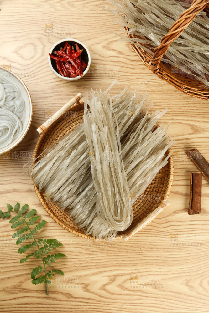 浅底上的手工红薯粉
