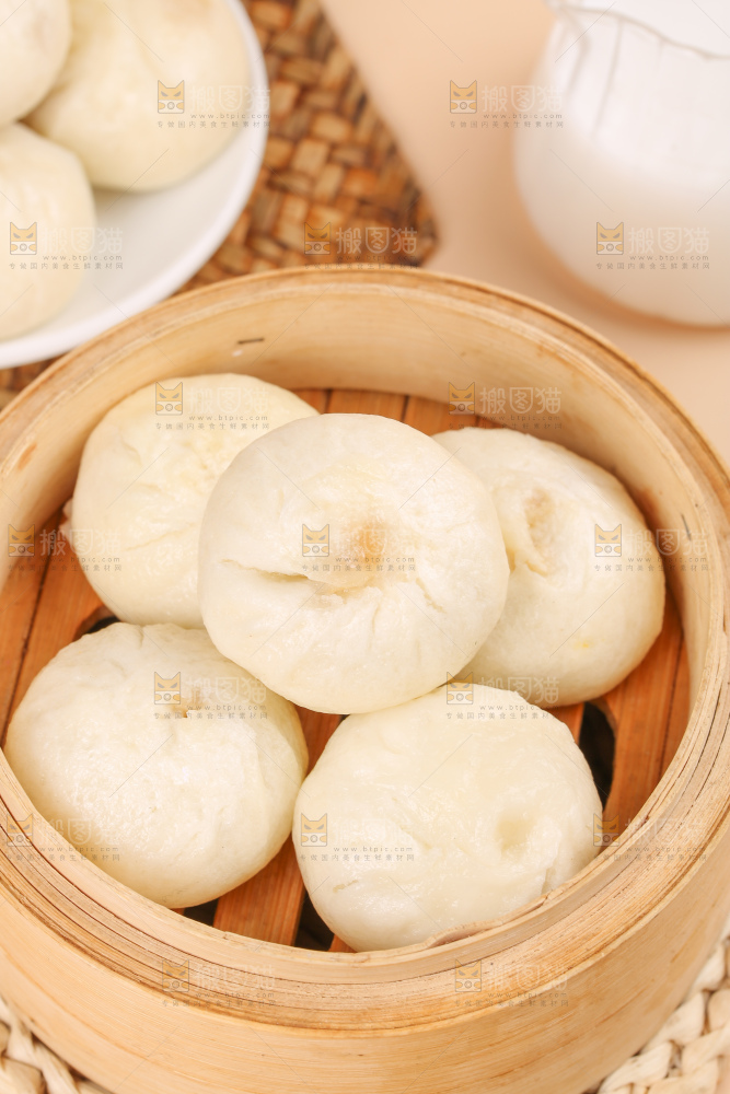 浅底上的发面小笼包