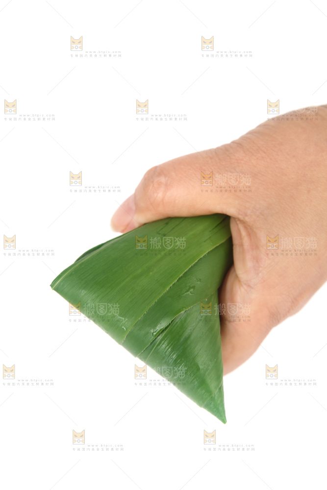 白底上的新鲜粽叶