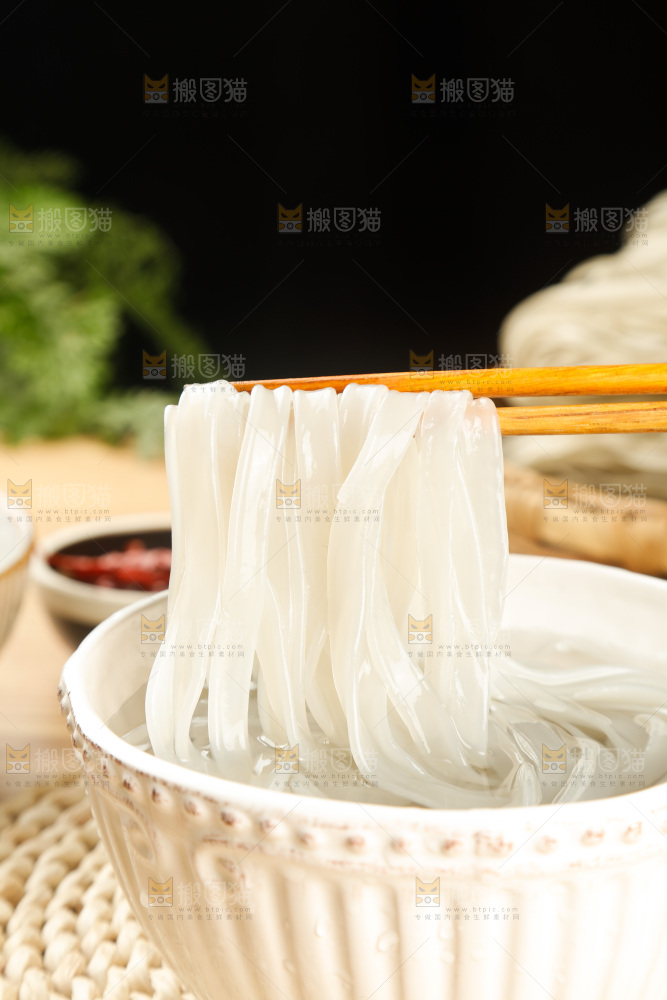 浅底上的手工红薯粉