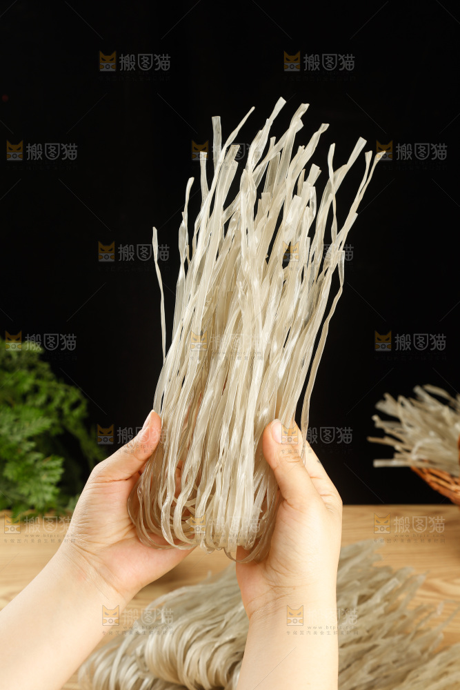 浅底上的手工红薯粉