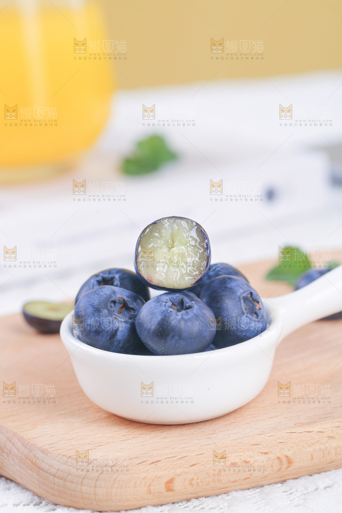 浅底上的怡颗莓