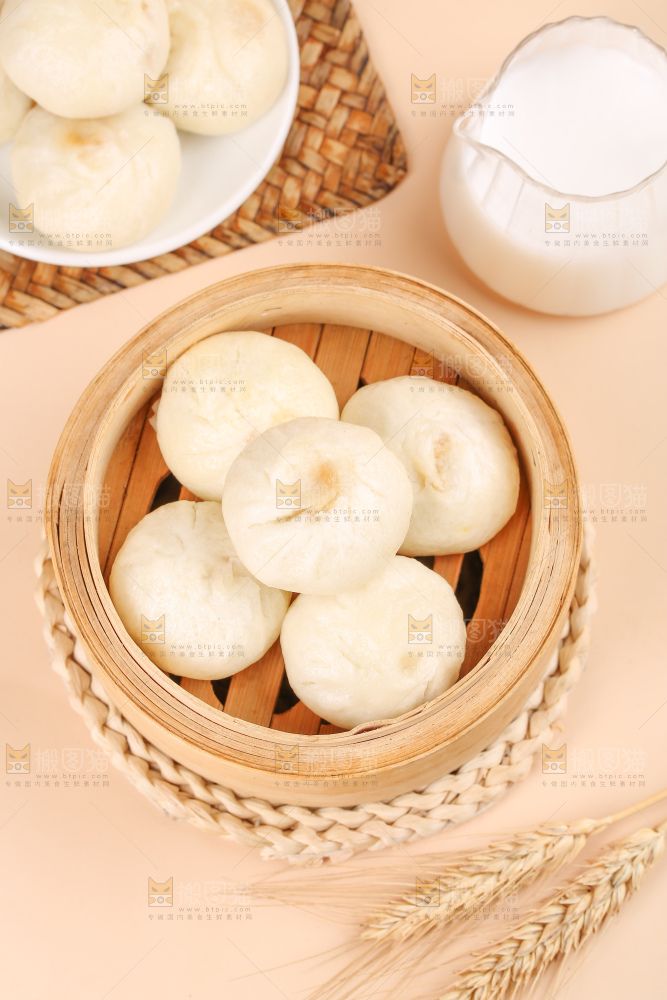 浅底上的发面小笼包