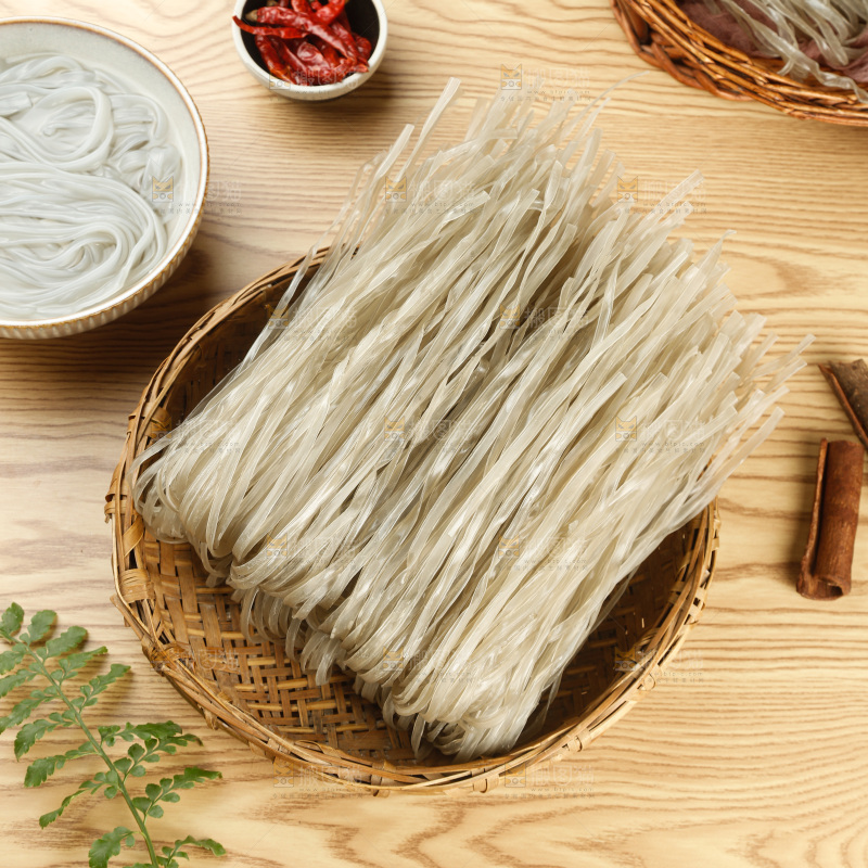 浅底上的手工红薯粉