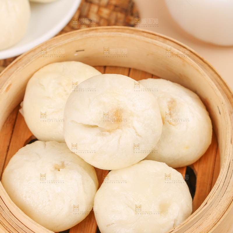 浅底上的发面小笼包