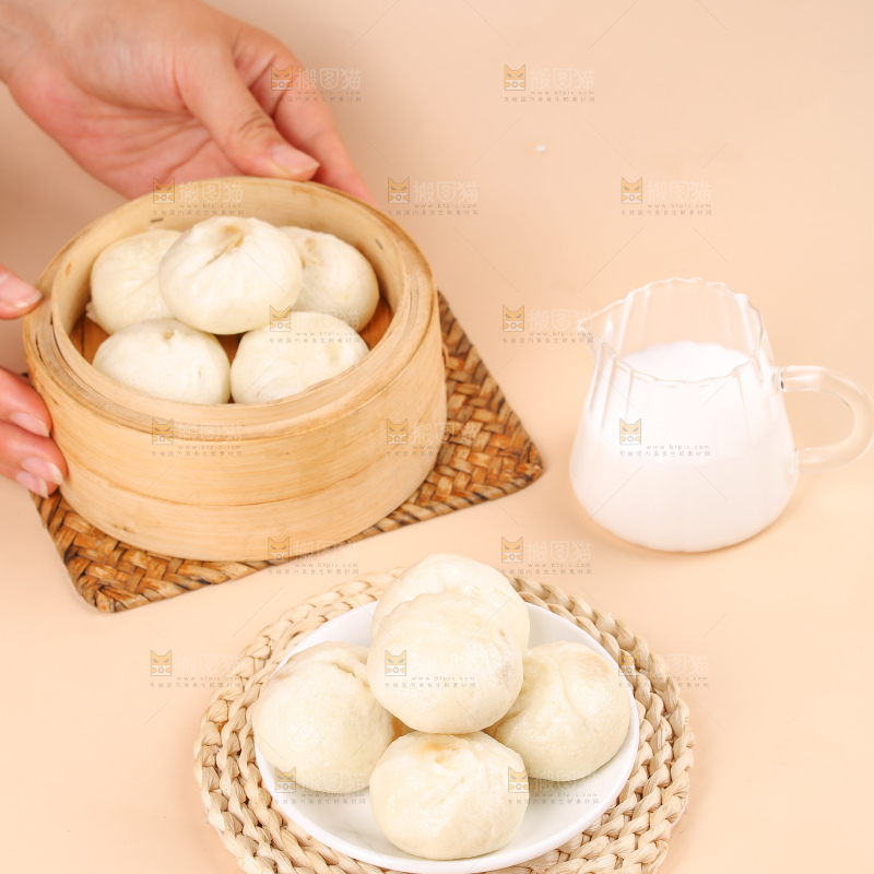 浅底上的发面小笼包