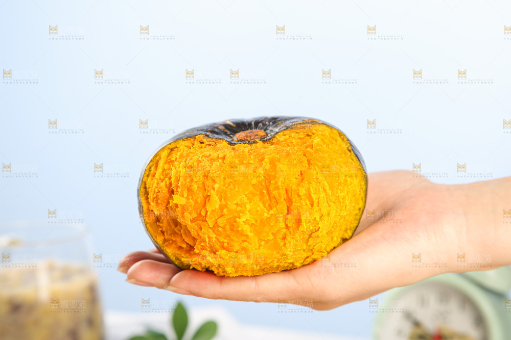 浅底上的贝贝南瓜