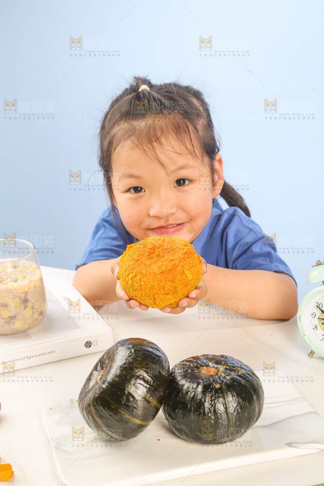 浅底上的贝贝南瓜