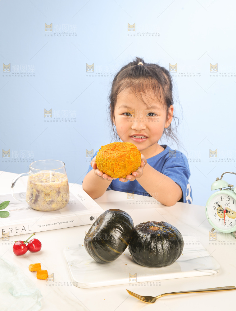 浅底上的贝贝南瓜