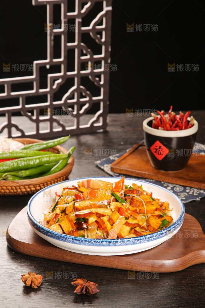 盘子里的炒豆干