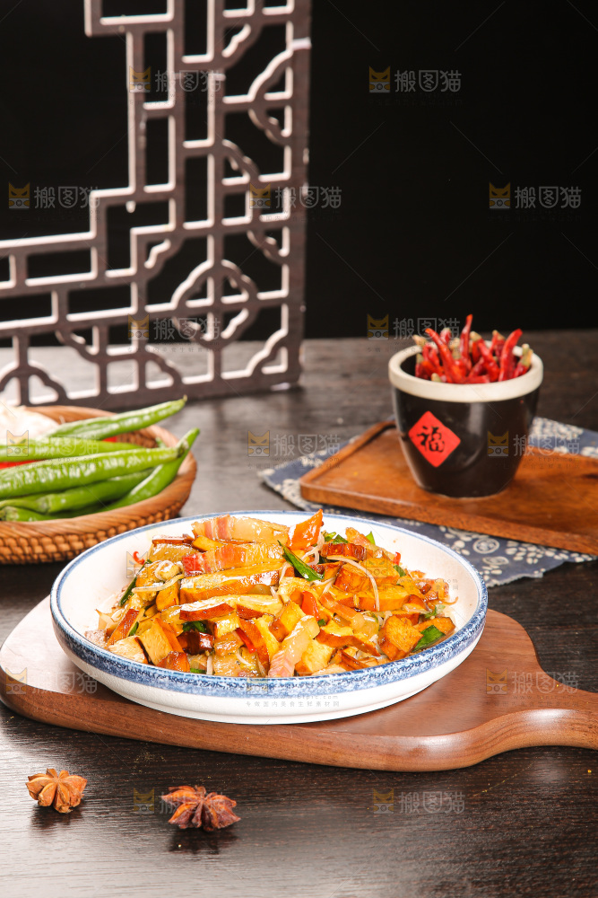 盘子里的炒豆干