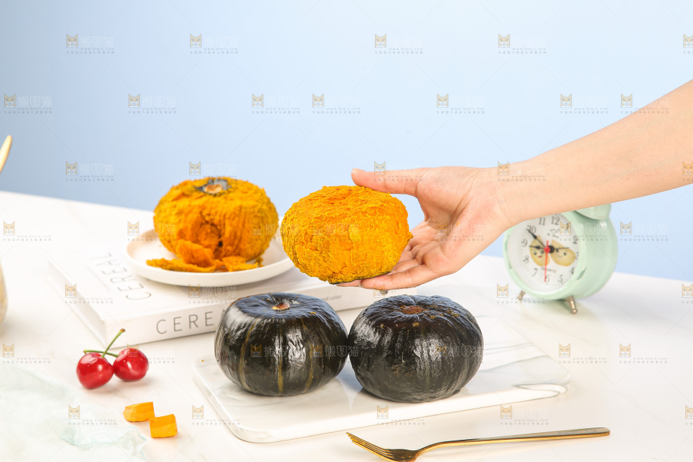 浅底上的贝贝南瓜