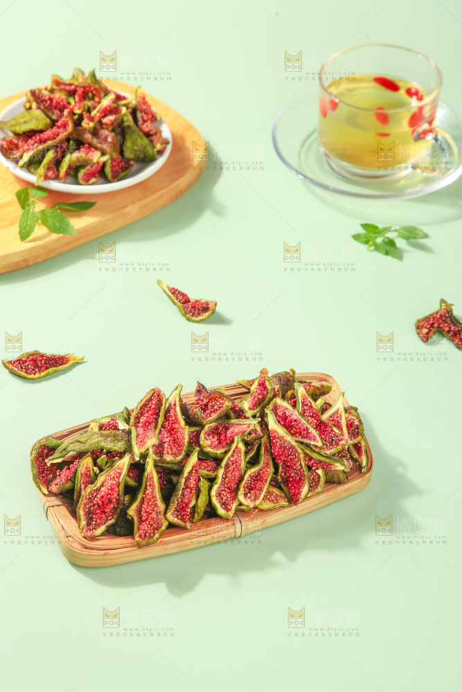 浅底上的无花果脯
