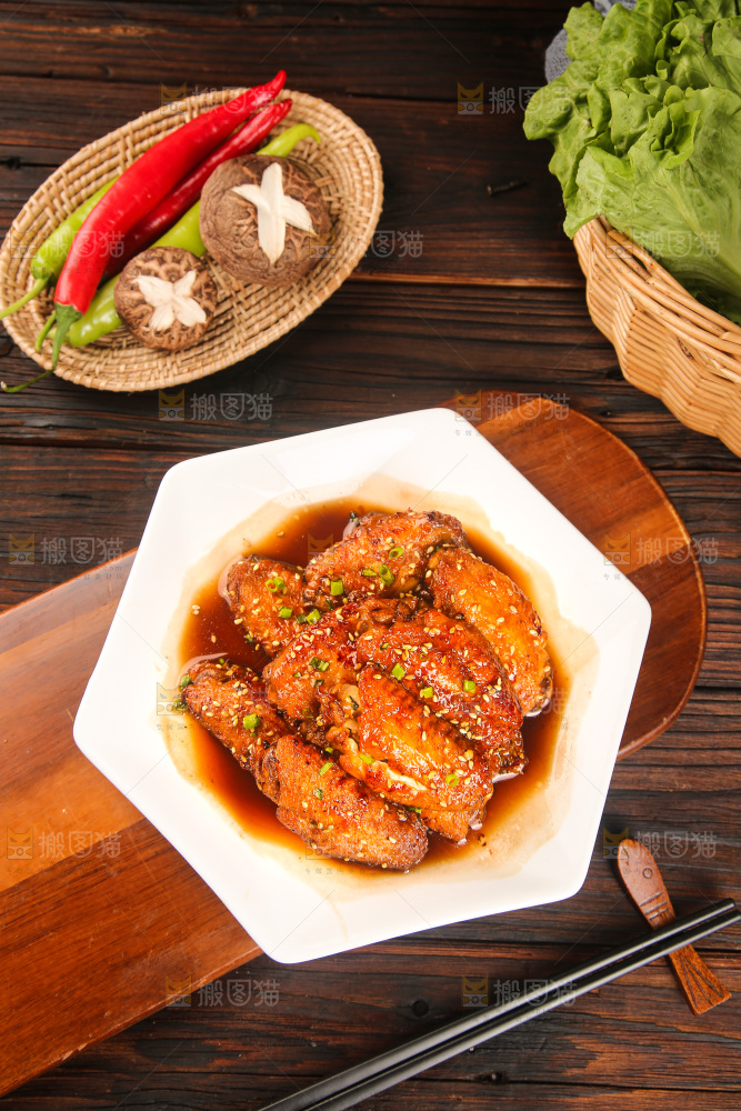 盘子里的可乐鸡翅