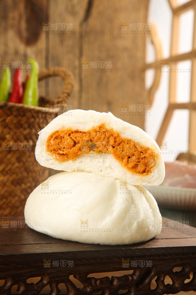 木底上的鲜肉包子