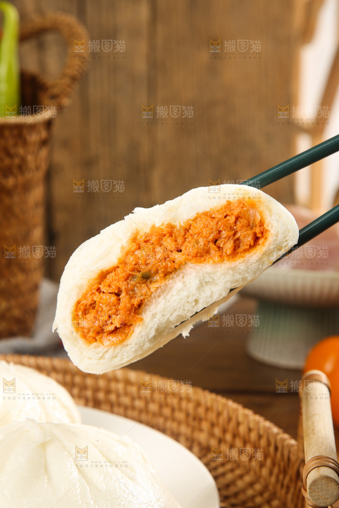 木底上的鲜肉包子