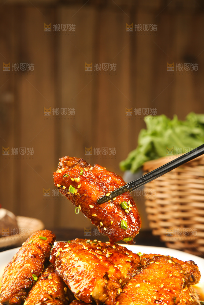 盘子里的可乐鸡翅