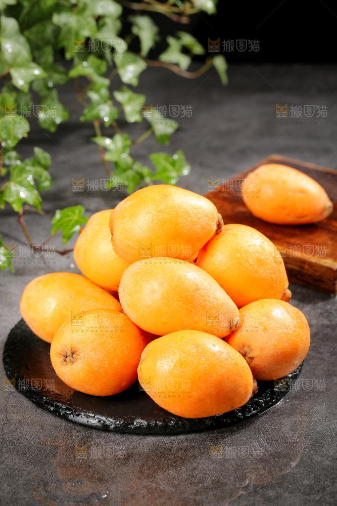 深底上的枇杷