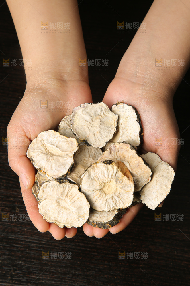 深底上的玛卡