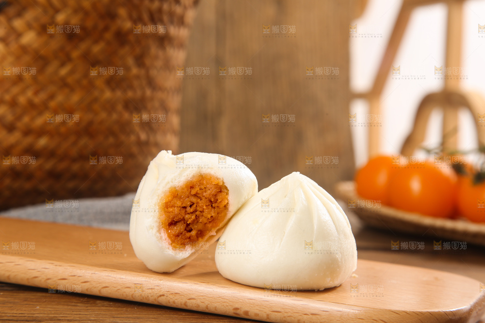 木底上的发面小笼包