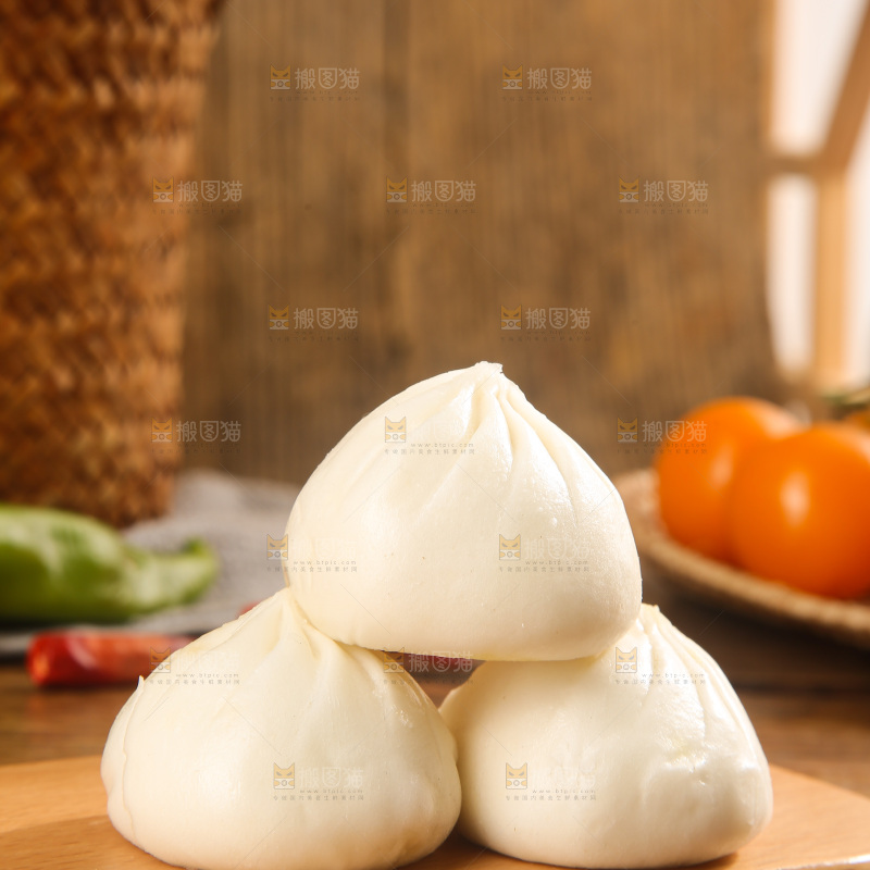木底上的发面小笼包