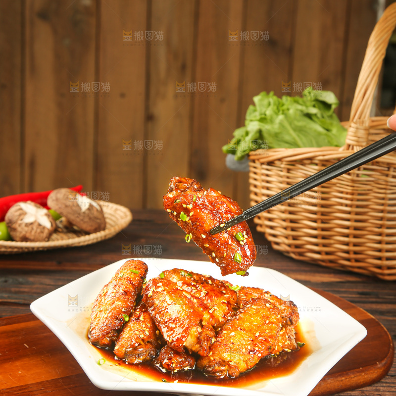 盘子里的可乐鸡翅