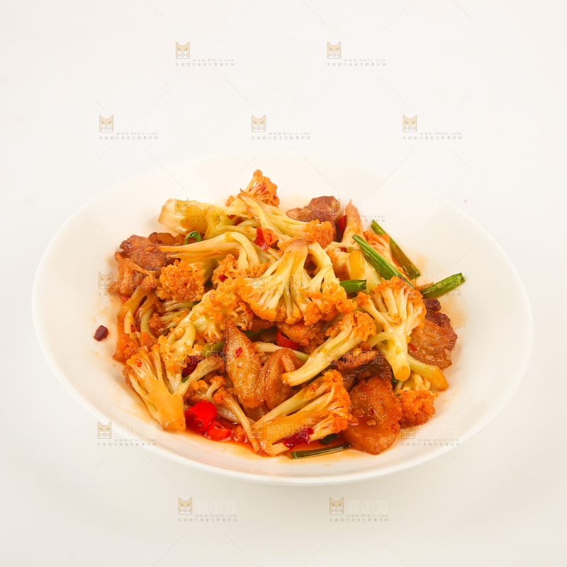盘子里的花菜炒肉