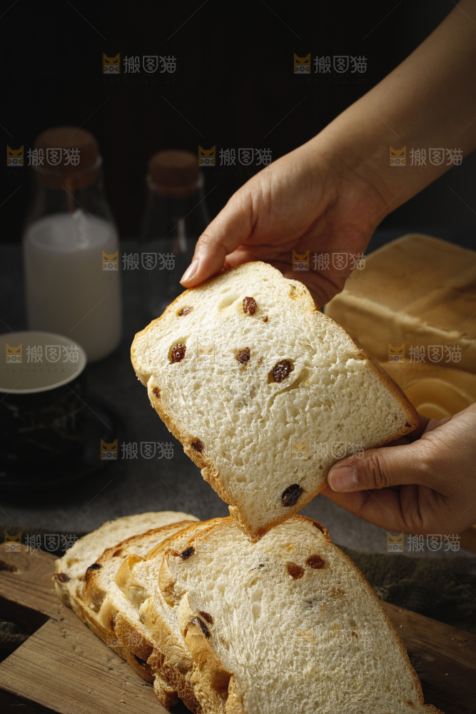 深底上的蔓越莓吐司