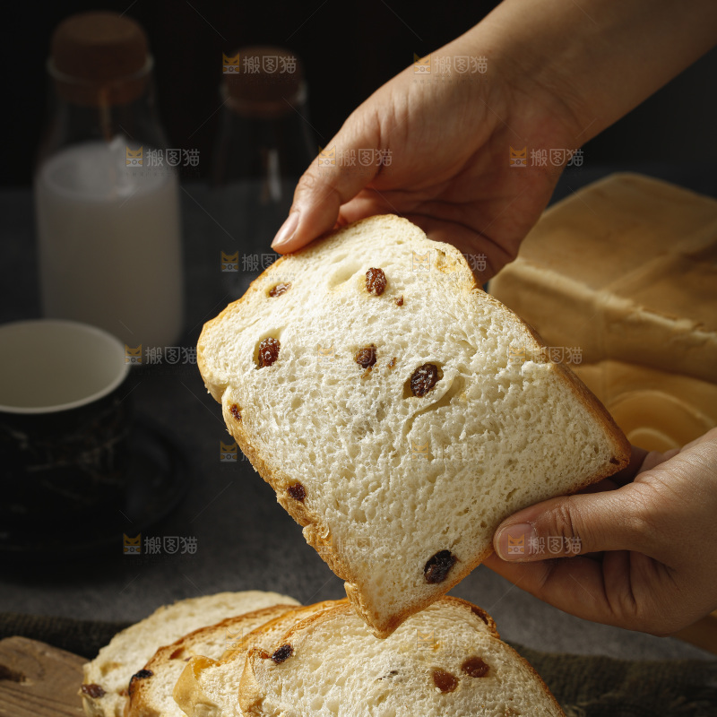 深底上的蔓越莓吐司