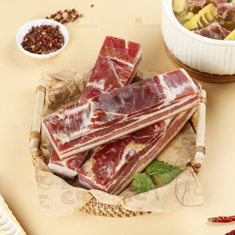 浅底上的五花咸肉