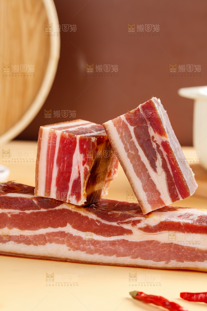 浅底上的五花咸肉