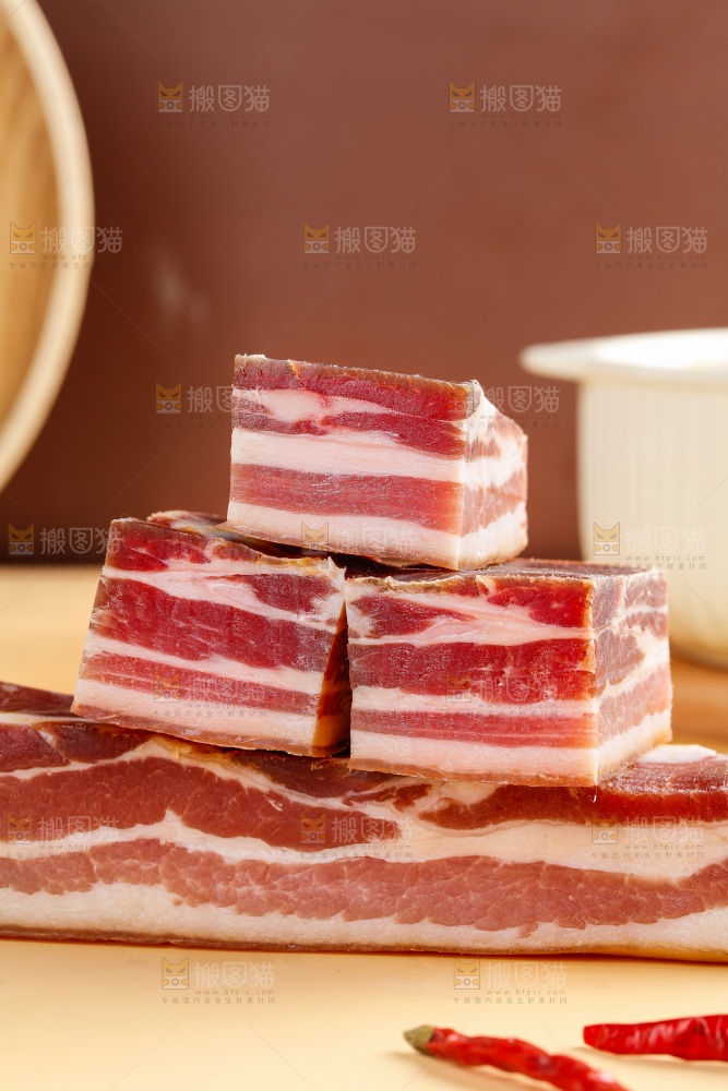浅底上的五花咸肉