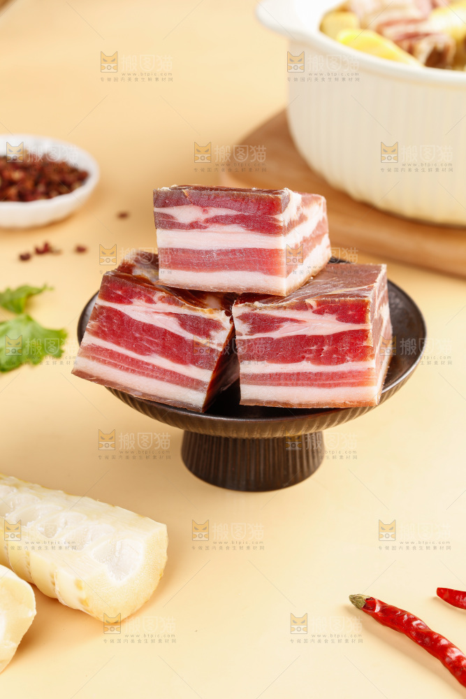 浅底上的五花咸肉