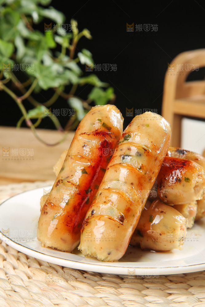 木底上的膳食蔬菜肠