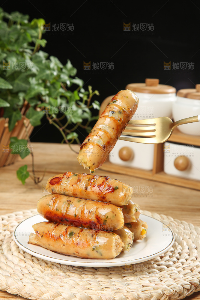 木底上的膳食蔬菜肠