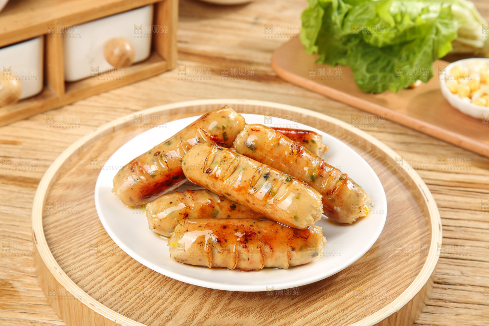 木底上的膳食蔬菜肠