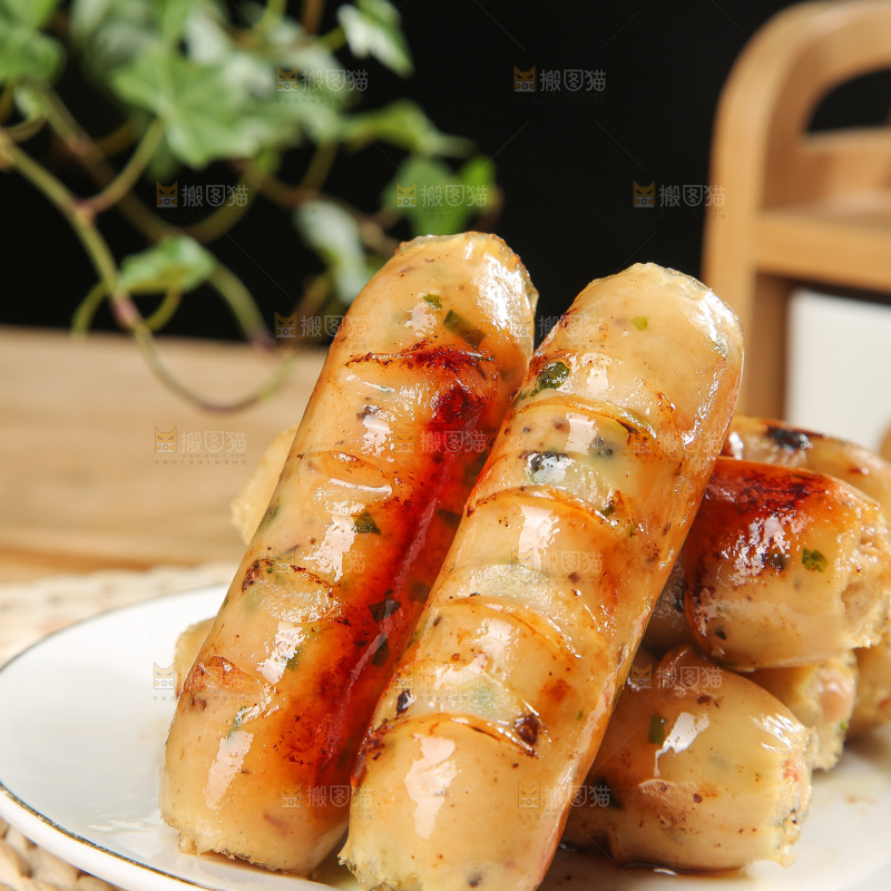 木底上的膳食蔬菜肠