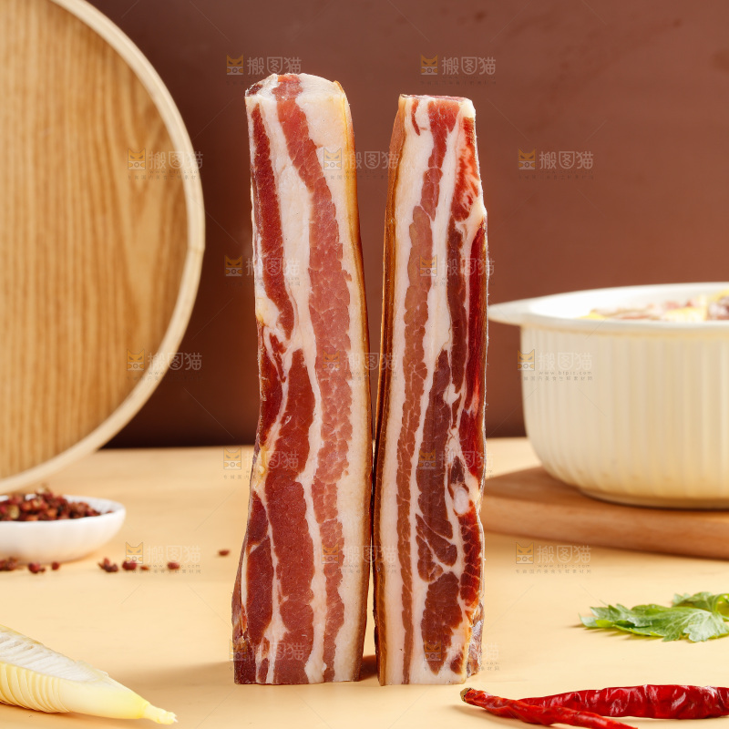 浅底上的五花咸肉