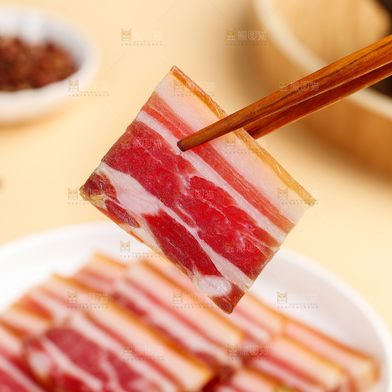 浅底上的五花咸肉