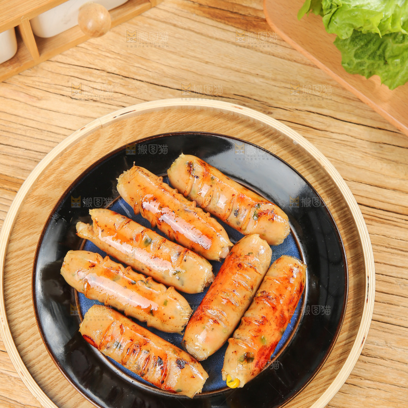 木底上的膳食蔬菜肠