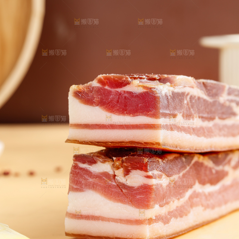 浅底上的五花咸肉