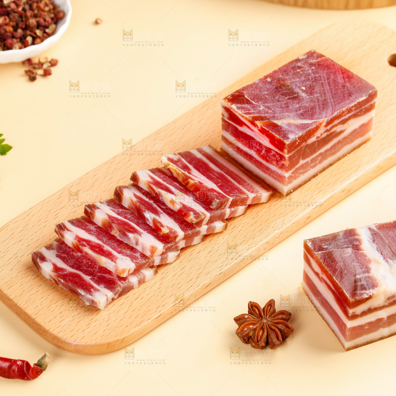 浅底上的五花咸肉