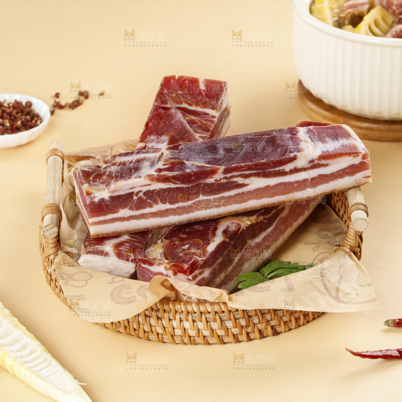 浅底上的五花咸肉