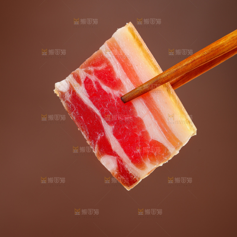浅底上的五花咸肉