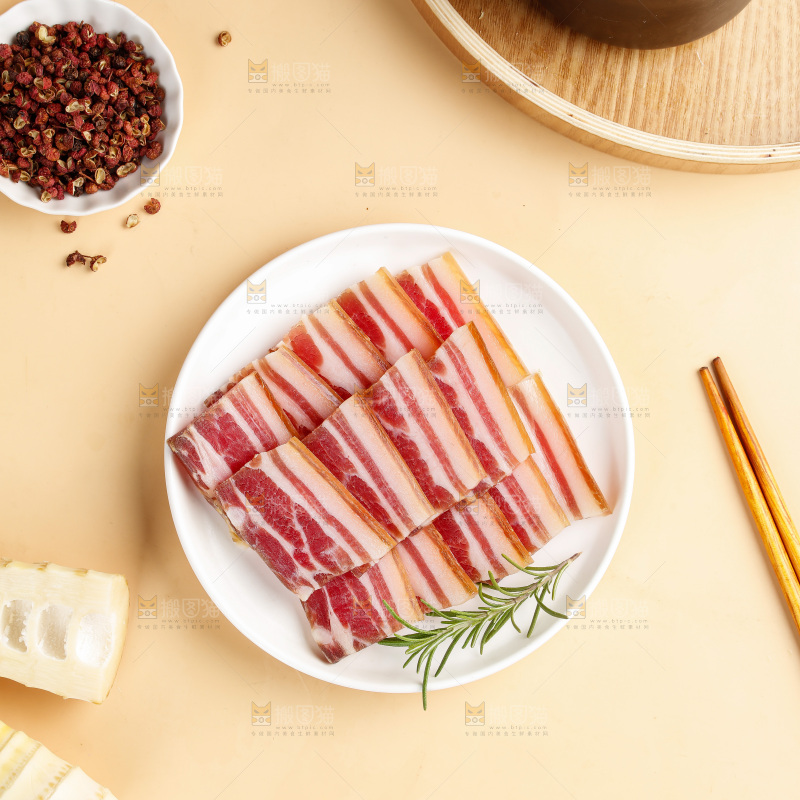 浅底上的五花咸肉