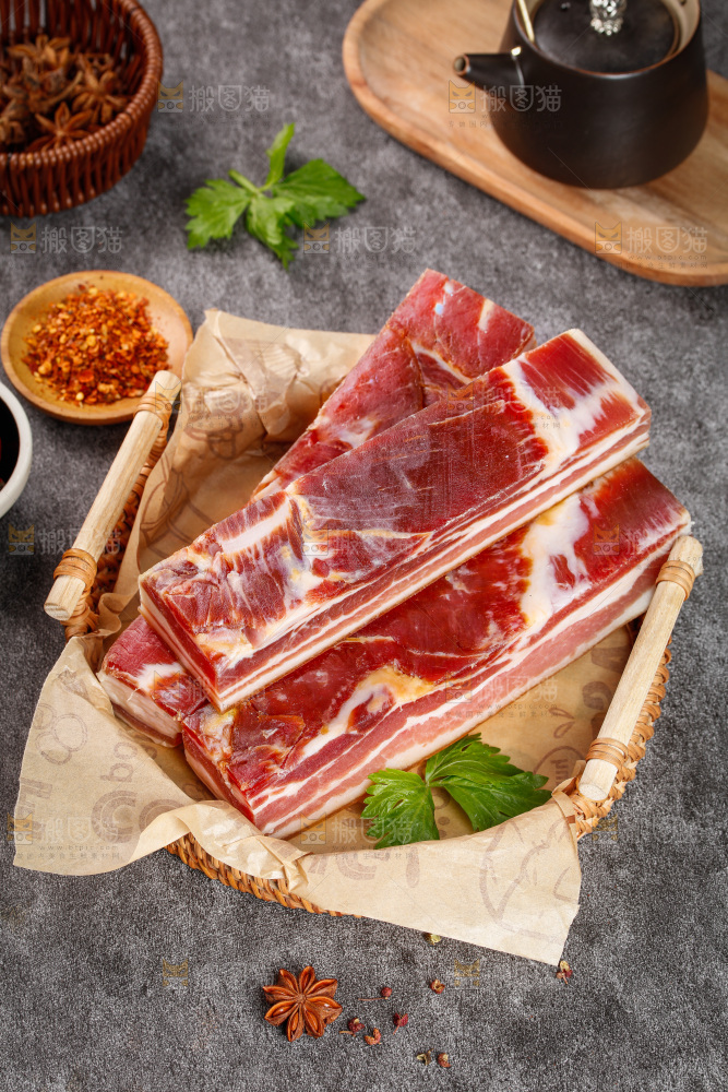 深底上的五花咸肉